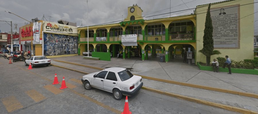 Roban camioneta cargada de sillas y mesas en Cunduacán Roban camioneta cargada de sillas y mesas en Cunduacán
