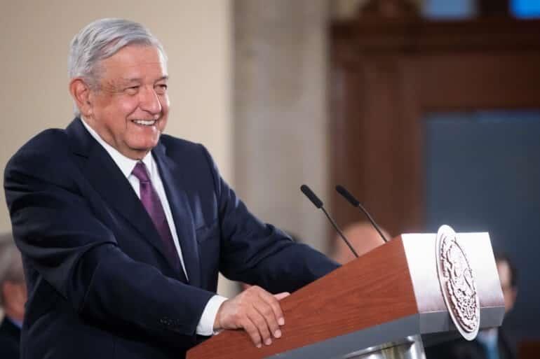 Analiza AMLO crear fideicomiso para el premio de la rifa del avión presidencial