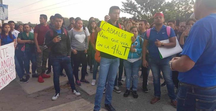 Se manifiestan estudiantes y docentes del Tecnológico de Comalcalco