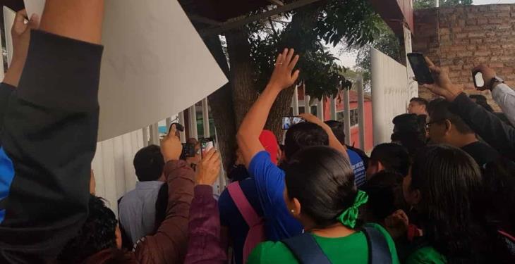 Se manifiestan estudiantes y docentes del Tecnológico de Comalcalco