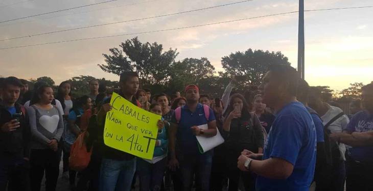 Se manifiestan estudiantes y docentes del Tecnológico de Comalcalco