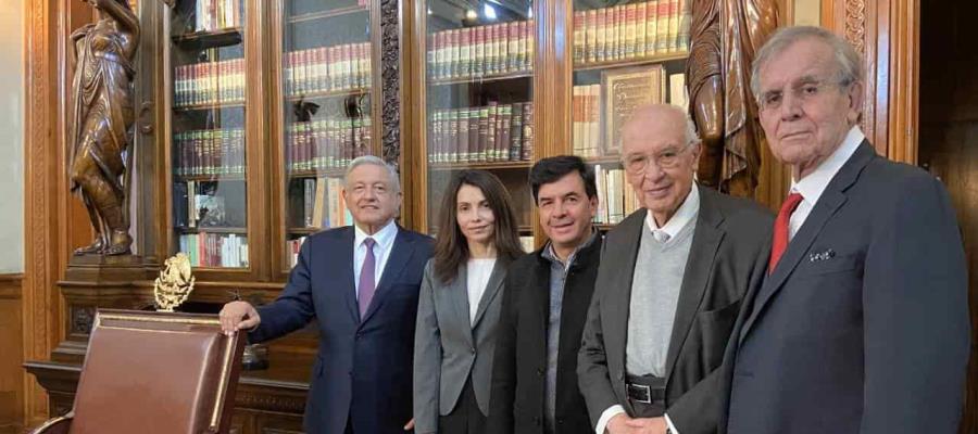 Sostiene AMLO reunión de trabajo para elaborar la Constitución Moral Sostiene AMLO reunión de trabajo para elaborar la Constitución Moral