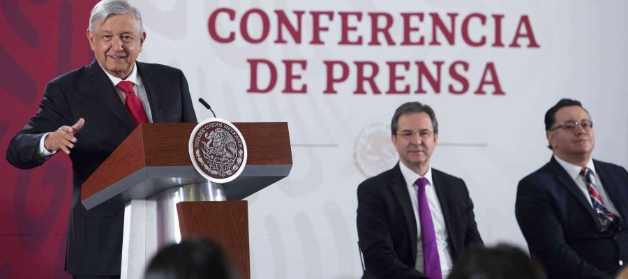 Propondrá AMLO reforma para terminar puentes por fechas históricas