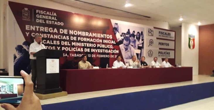 Entregan constancias de formación inicial de Fiscales del ministerio público
