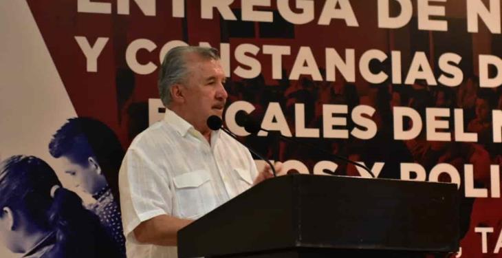 Entregan constancias de formación inicial de Fiscales del ministerio público