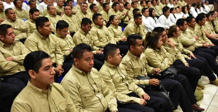 Entregan constancias de formación inicial de Fiscales del ministerio público