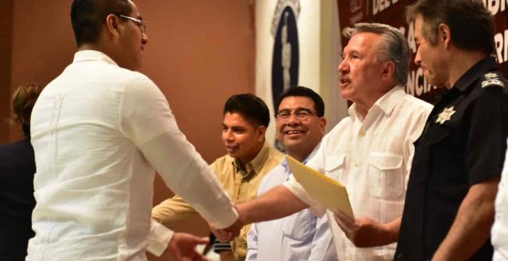 Entregan constancias de formación inicial de Fiscales del ministerio público