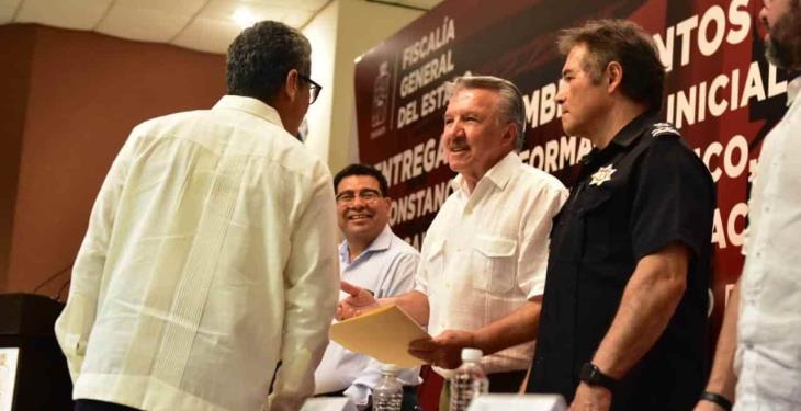 Entregan constancias de formación inicial de Fiscales del ministerio público