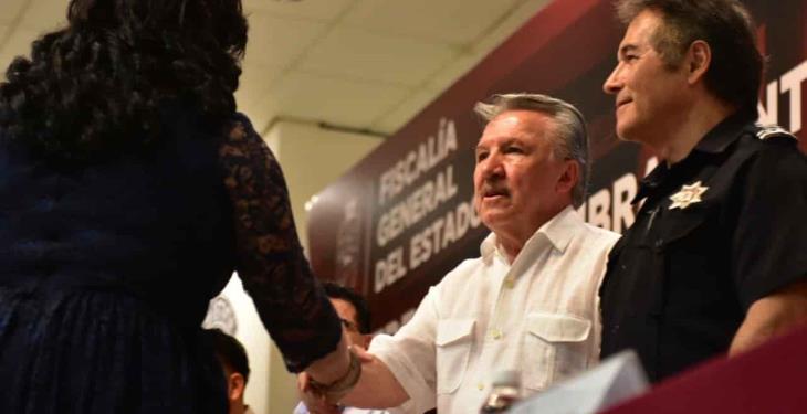 Entregan constancias de formación inicial de Fiscales del ministerio público