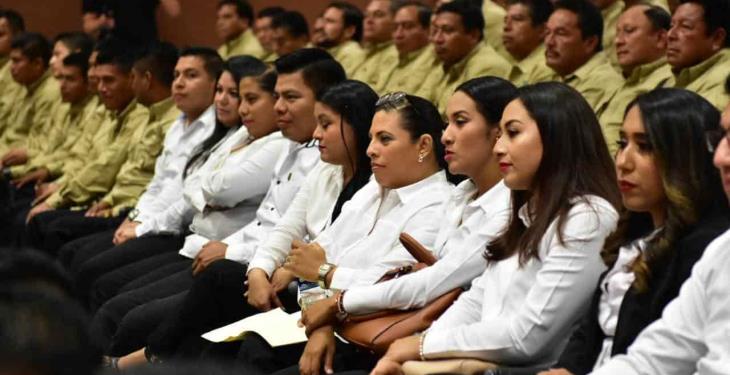 Entregan constancias de formación inicial de Fiscales del ministerio público