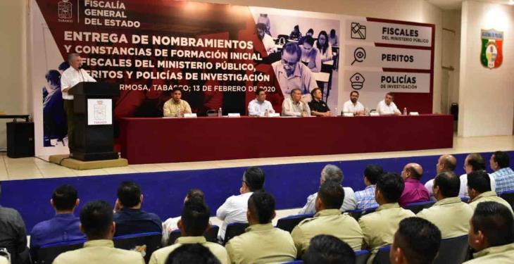 Entregan constancias de formación inicial de Fiscales del ministerio público