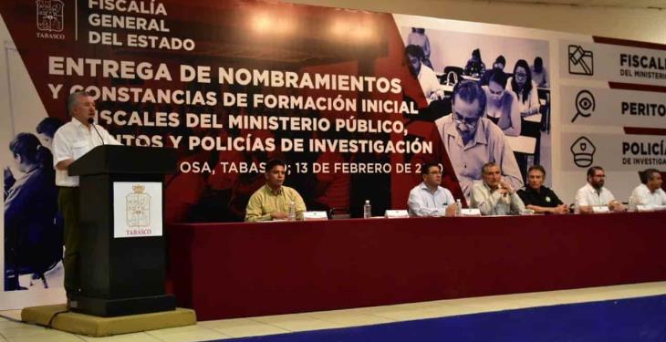 Entregan constancias de formación inicial de Fiscales del ministerio público