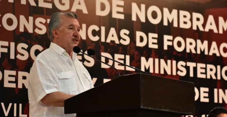 Entregan constancias de formación inicial de Fiscales del ministerio público