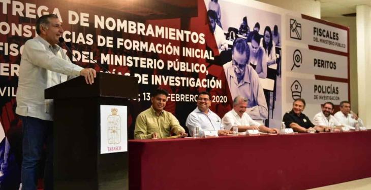 Entregan constancias de formación inicial de Fiscales del ministerio público