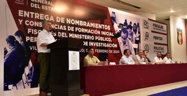 Entregan constancias de formación inicial de Fiscales del ministerio público