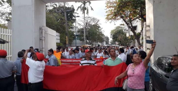 STAIUJAT marcha nuevamente para pedir aumento salarial del 20%