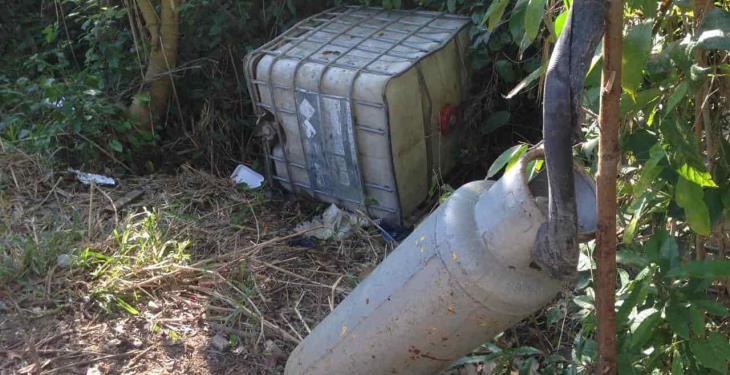 Recupera FGE camioneta robada con más de 3 mil litros de hidrocarburo en Huimanguillo