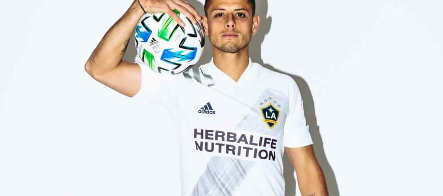Chicharito debuta y presume su felicidad con el Galaxy Chicharito debuta y presume su felicidad con el Galaxy