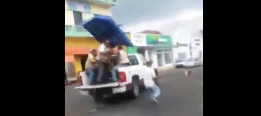 Hombre es agredido con gas lacrimógeno y despojado de su triciclo por inspectores