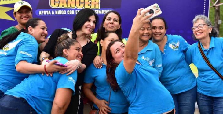 Logran Los Angeles del mago Chong-Tall” recolectar 4 kilómetros y medio de despensas para familias de niños con cáncer