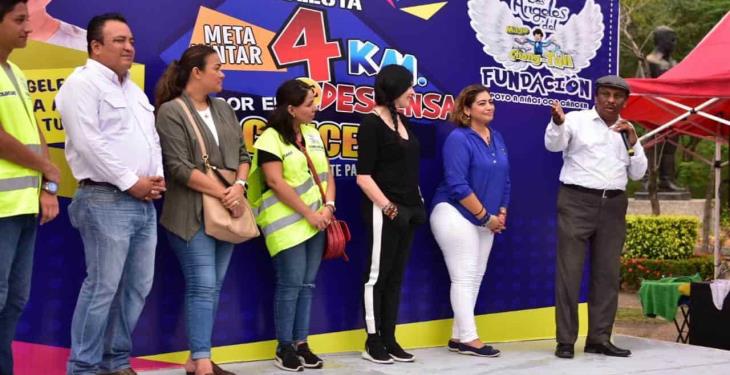 Logran Los Angeles del mago Chong-Tall” recolectar 4 kilómetros y medio de despensas para familias de niños con cáncer