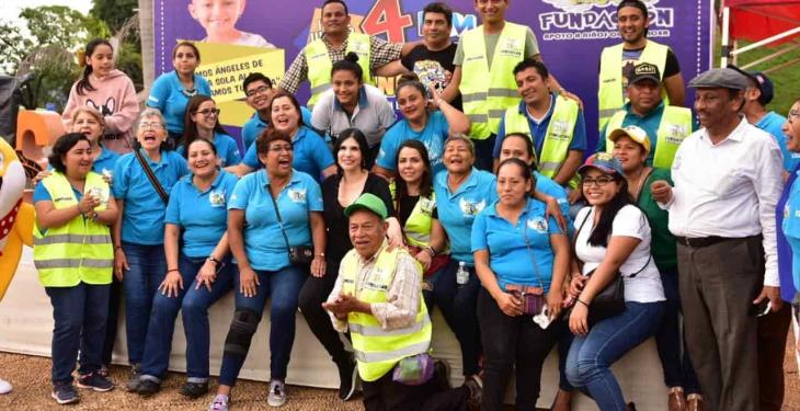 Logran Los Angeles del mago Chong-Tall” recolectar 4 kilómetros y medio de despensas para familias de niños con cáncer