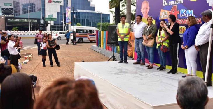 Logran Los Angeles del mago Chong-Tall” recolectar 4 kilómetros y medio de despensas para familias de niños con cáncer