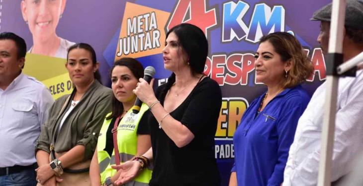 Logran Los Angeles del mago Chong-Tall” recolectar 4 kilómetros y medio de despensas para familias de niños con cáncer