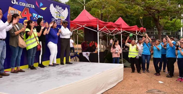 Logran Los Angeles del mago Chong-Tall” recolectar 4 kilómetros y medio de despensas para familias de niños con cáncer