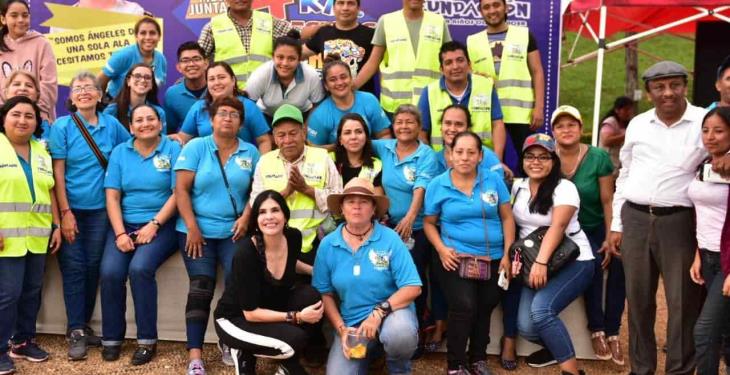 Logran Los Angeles del mago Chong-Tall” recolectar 4 kilómetros y medio de despensas para familias de niños con cáncer