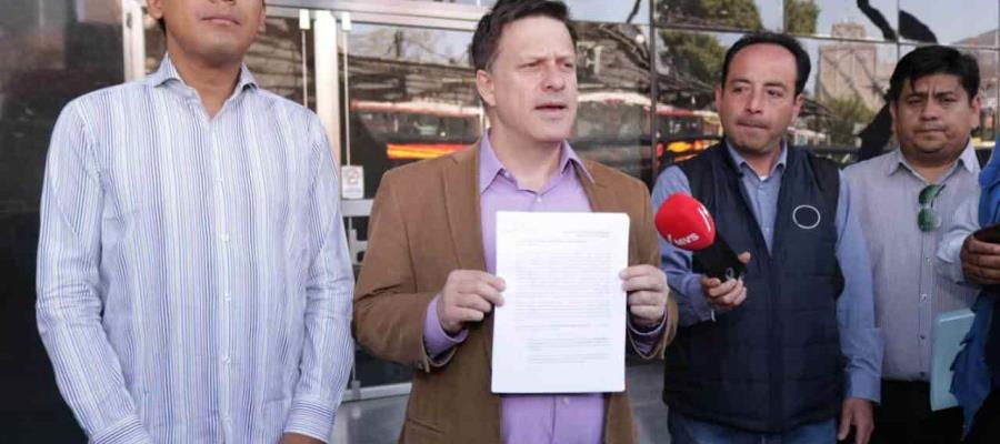 Interpone PRD denuncia contra AMLO por pedir moches a empresarios para la compra de cachitos de la rifa del avión Interpone PRD denuncia contra AMLO por pedir moches a empresarios para la compra de cachitos de la rifa del avión