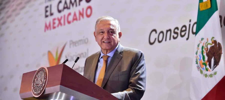 Niega AMLO en asamblea de la CNA reducción de apoyos al campo