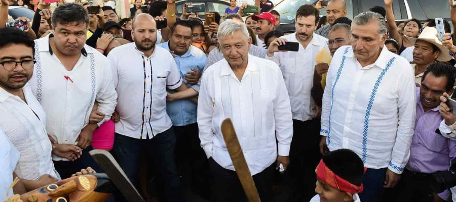Recomienda AMLO a chontales no olvidarse, ni avergonzarse de su lengua y tradiciones