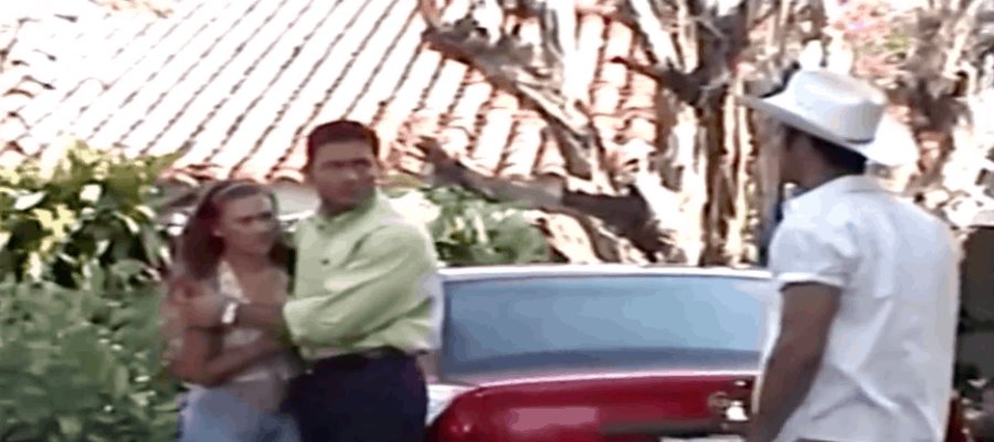 Colunga llega a los 54 y así fue cuando grabó Abrazame muy fuerte en Villahermosa