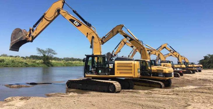 Por fin… inician desazolve del tapón en El Macayo