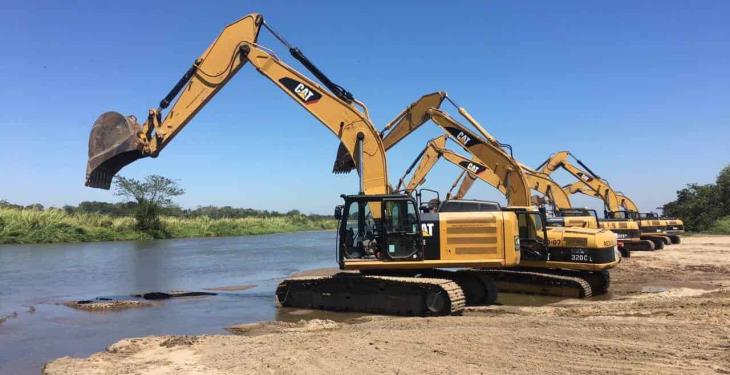 Por fin… inician desazolve del tapón en El Macayo