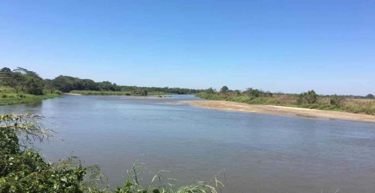 Por fin… inician desazolve del tapón en El Macayo