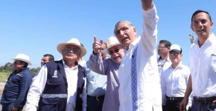 Por fin… inician desazolve del tapón en El Macayo