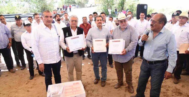 Por fin… inician desazolve del tapón en El Macayo