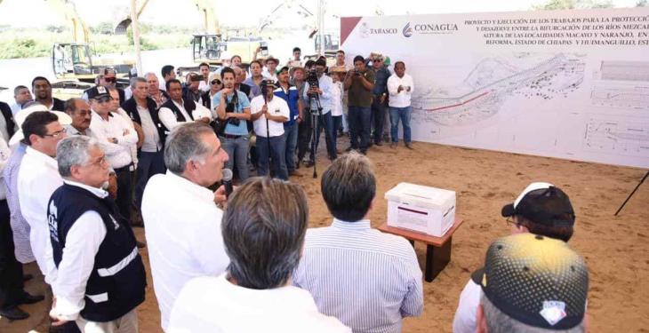 Por fin… inician desazolve del tapón en El Macayo