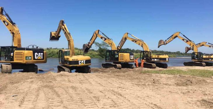 Por fin… inician desazolve del tapón en El Macayo