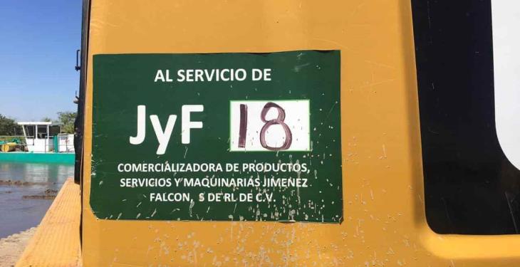 Por fin… inician desazolve del tapón en El Macayo