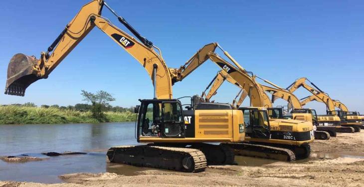 Por fin… inician desazolve del tapón en El Macayo