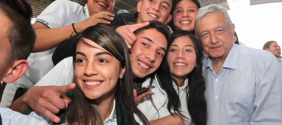 De gira por Zacatecas AMLO visita el sitio arqueológico de La Quemada