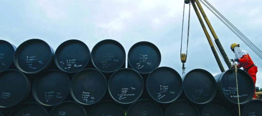 Pierde el petróleo mexicano una tercera parte de su valor y se ubica en los 24.43 dólares por barril