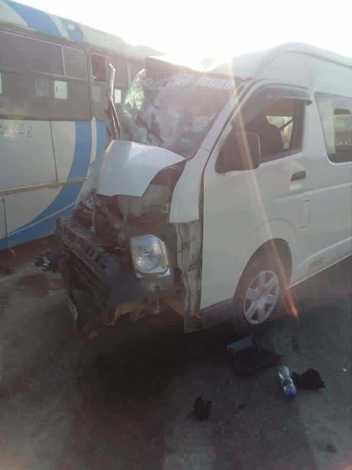 Diez heridos deja choque entre unidades del transporte Público en la Villahermosa-Macuspana
