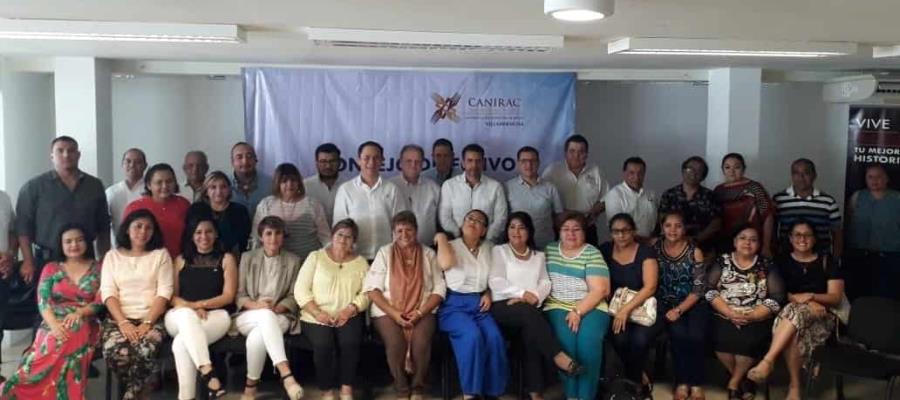 Toman protesta a Consejo Directivo de Canirac, que encabeza Violeta Isidro por tercer periodo consecutivo