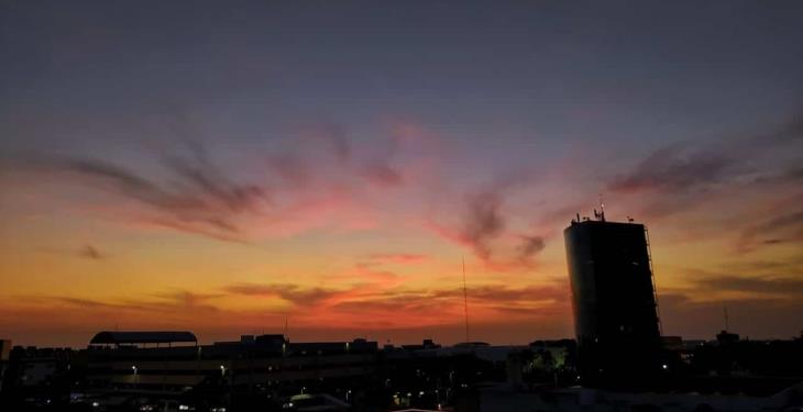 Espectáculo de colores de un atardecer tabasqueño