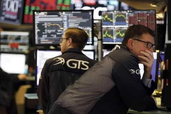Se precipita bolsa de Nueva York, el Dow Jones cae 10 por ciento; el dólar sube 57 centavos