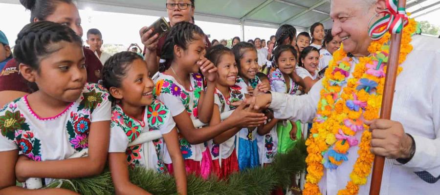 Presume Obrador contacto con la gente, a pesar de recomendaciones de la Secretaría de Salud